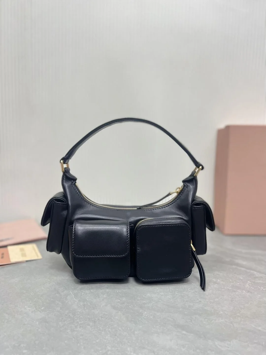 나파 가죽 포켓백 블랙 상세