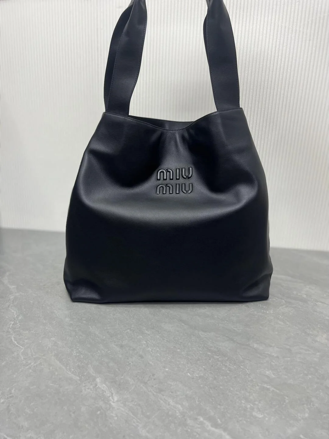 가죽 호보백 블랙 상세