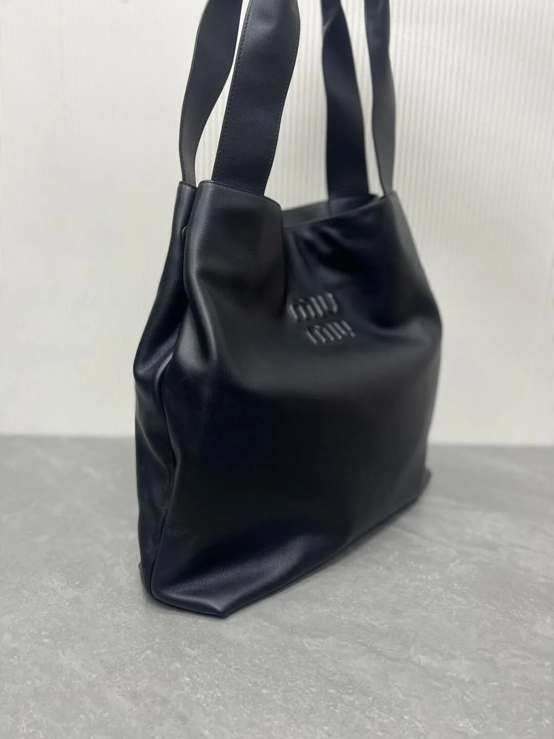 가죽 호보백 블랙 상세