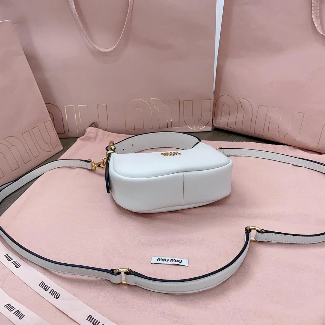 가죽 미니 호보백 화이트 상세