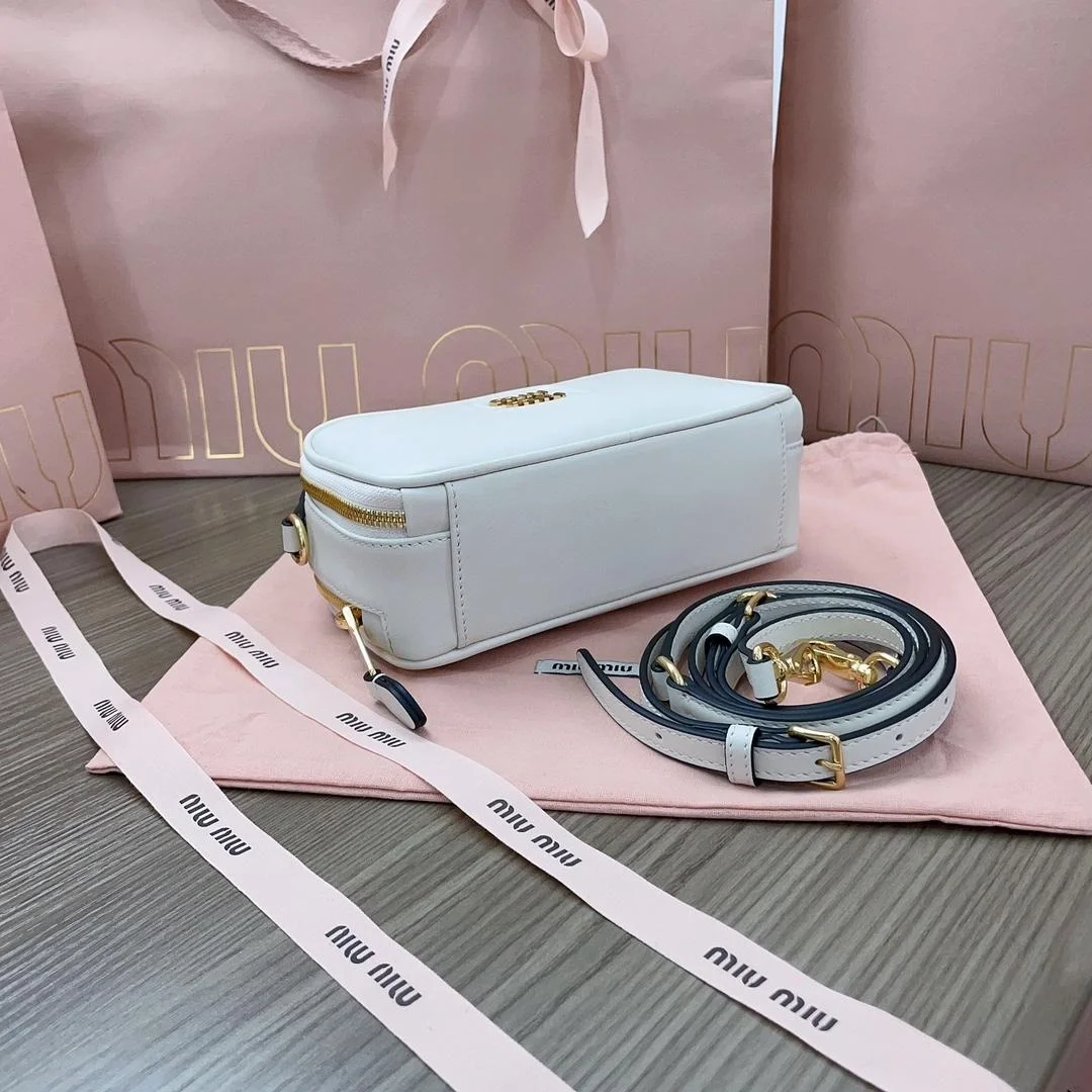 가죽 숄더백 화이트 상세