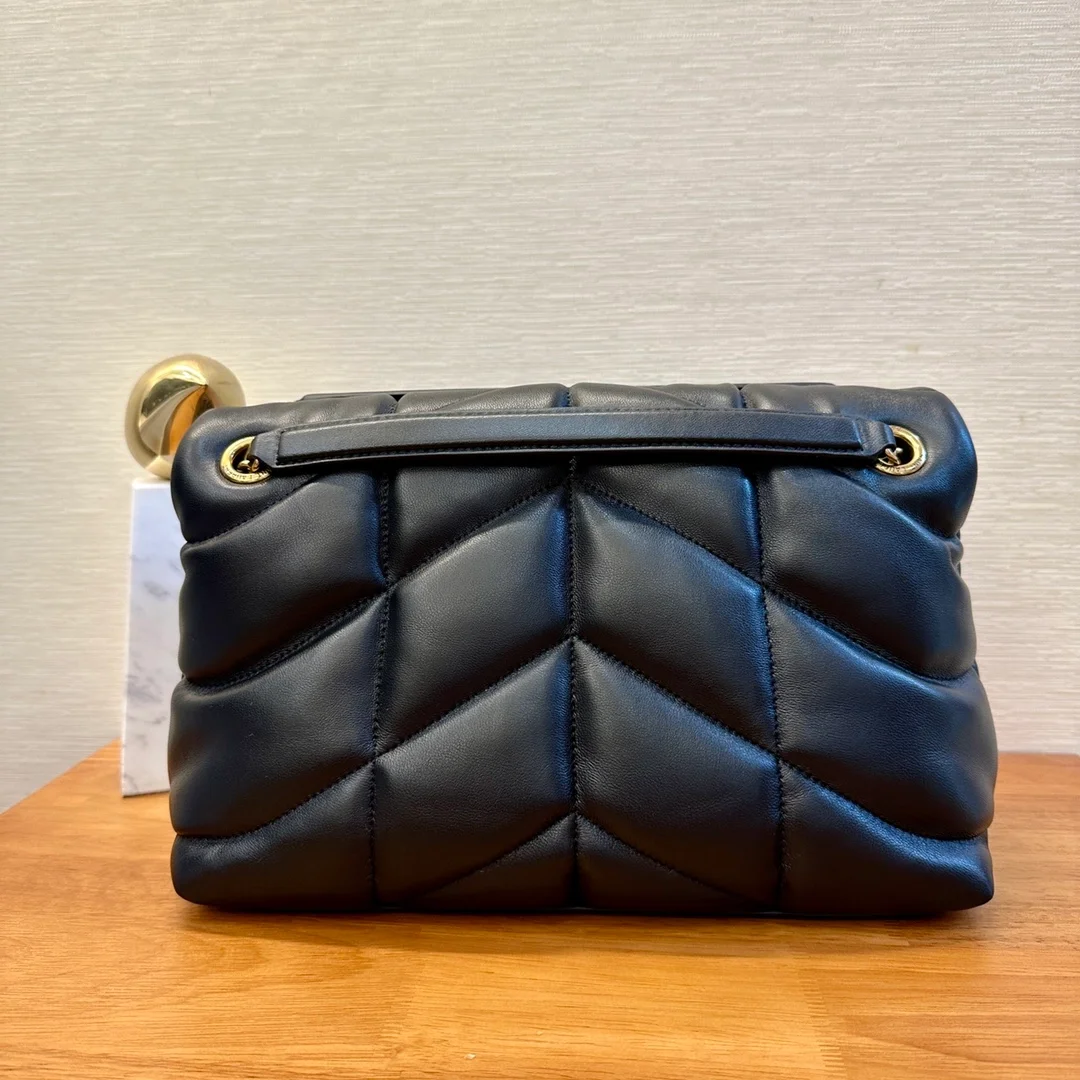 퀼티드 램스킨 퍼퍼 스몰 체인백 블랙 상세