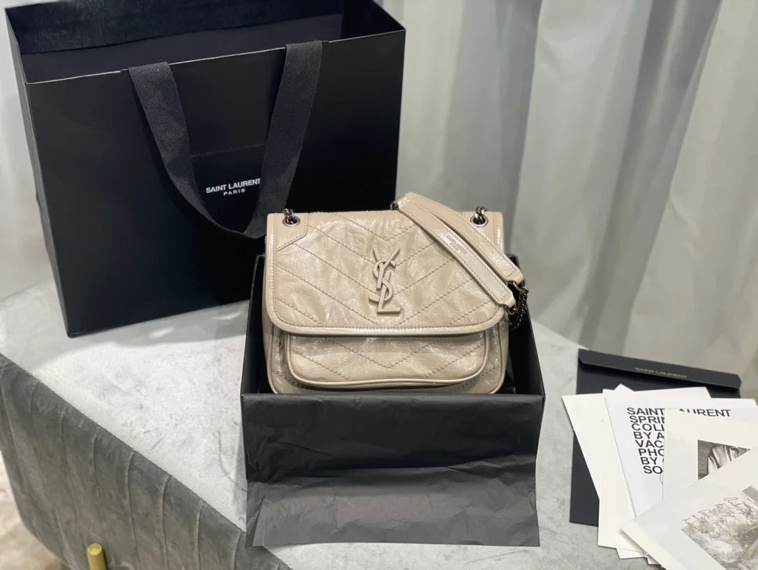 빈티지 니키 베이비백 화이트 (22cm X 16.5cm X 12cm) 상세