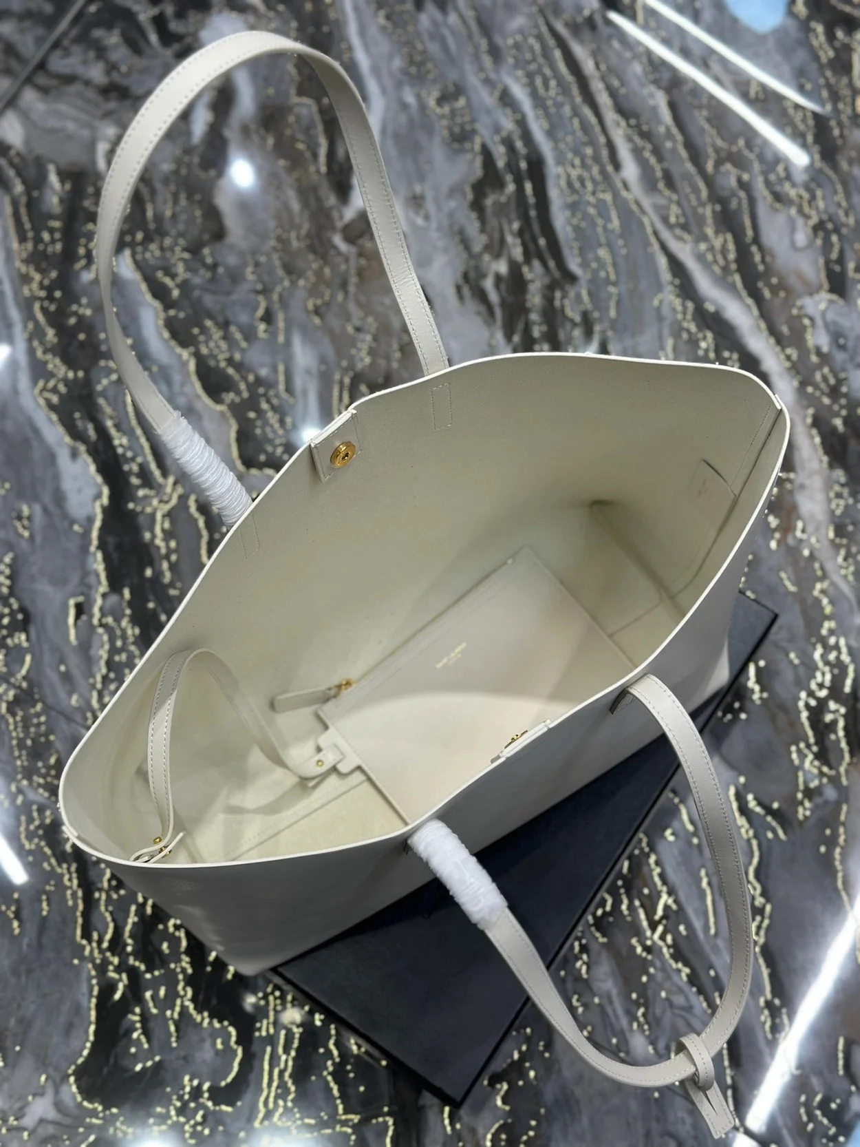 레더 쇼핑백 화이트 상세