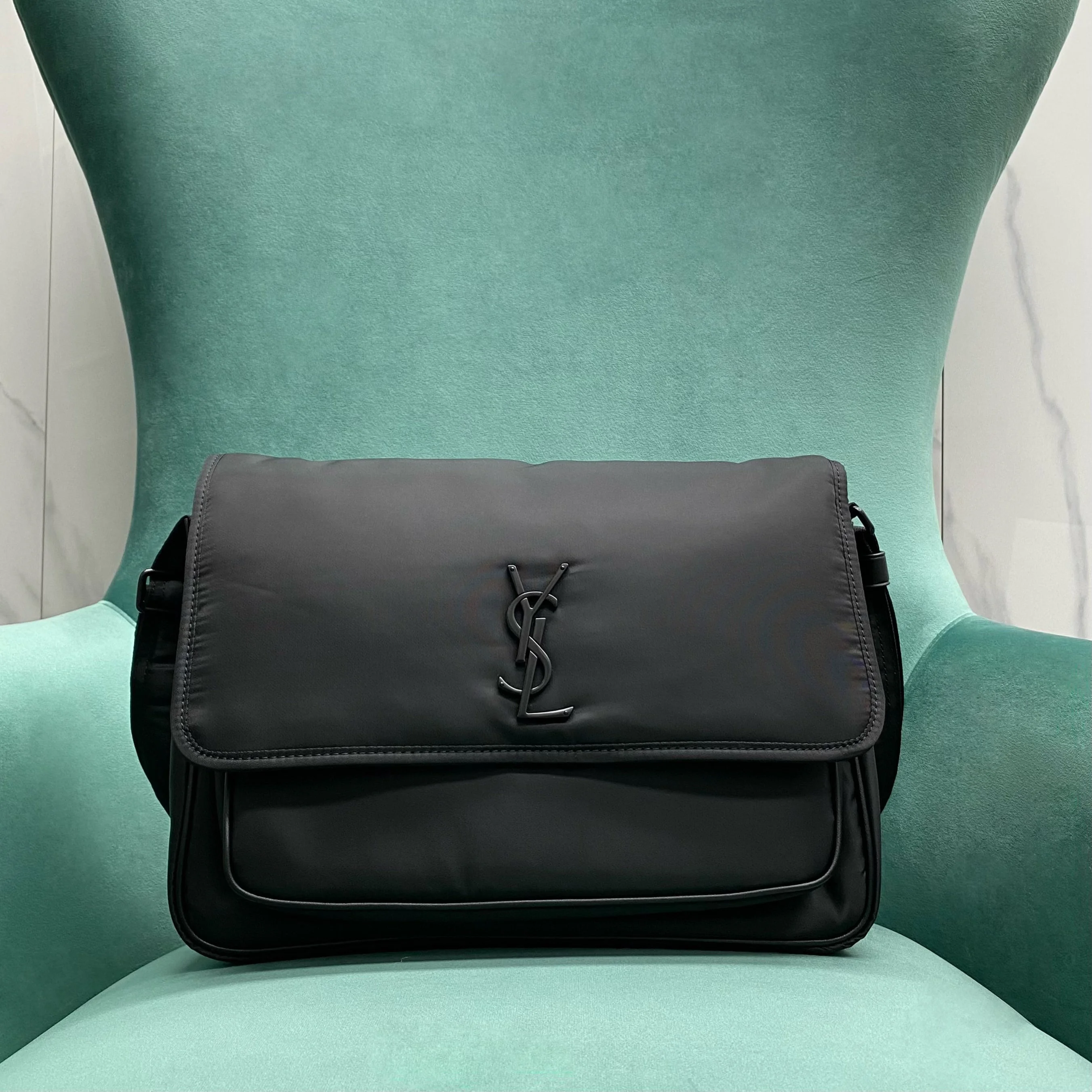 에코닐 니키 메신저 백 (32 × 22 × 9CM ) 상세