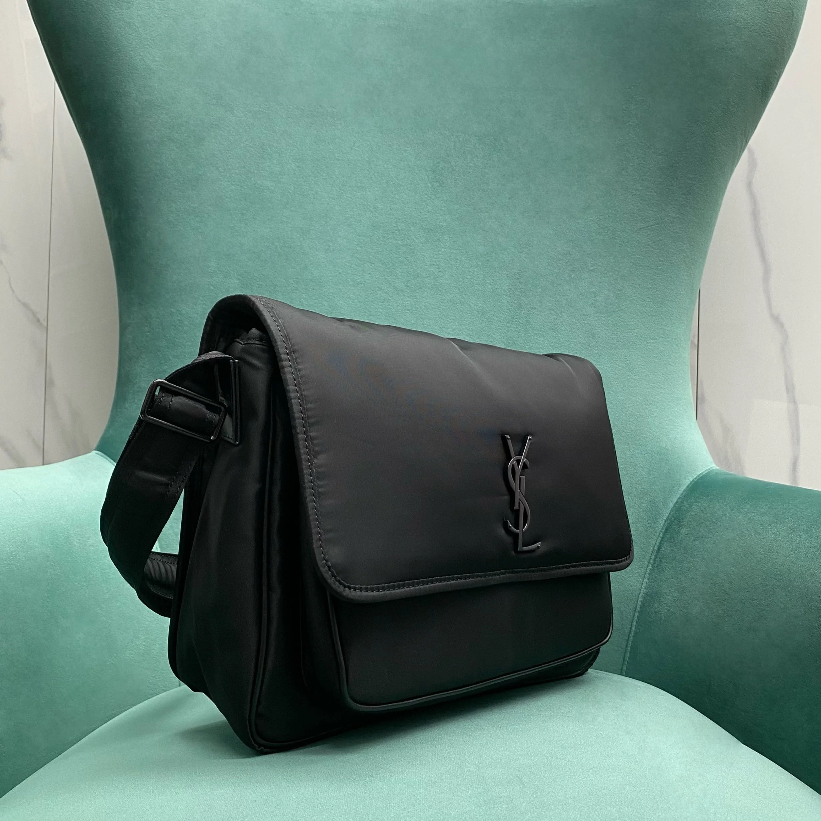 에코닐 니키 메신저 백 (32 × 22 × 9CM ) 상세