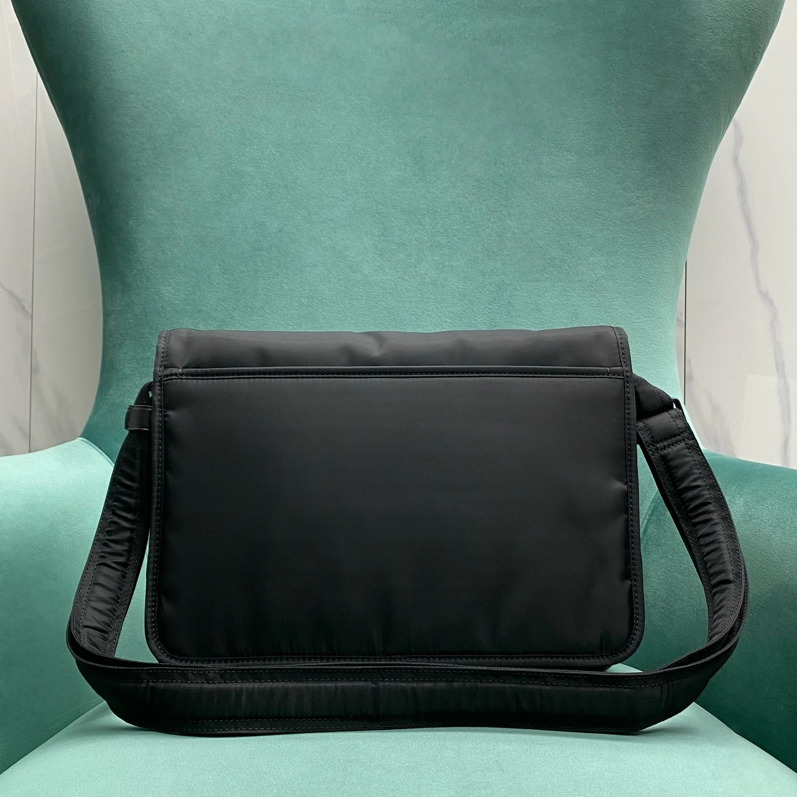 에코닐 니키 메신저 백 (32 × 22 × 9CM ) 상세