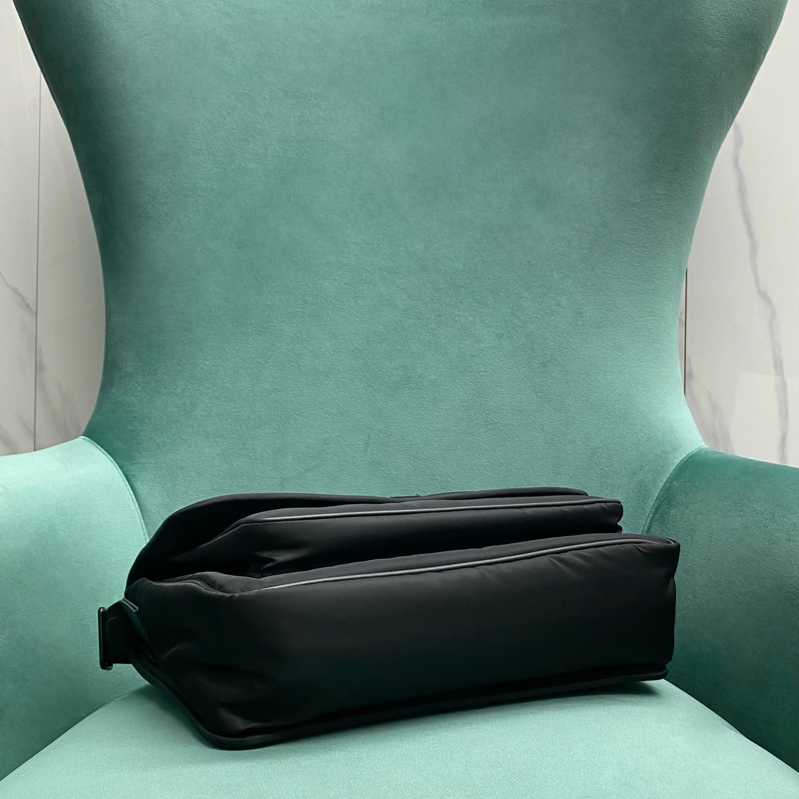 에코닐 니키 메신저 백 (32 × 22 × 9CM ) 상세