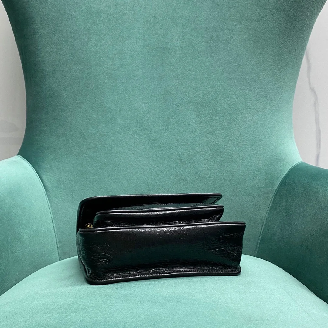 니키 숄더백 스몰 상세