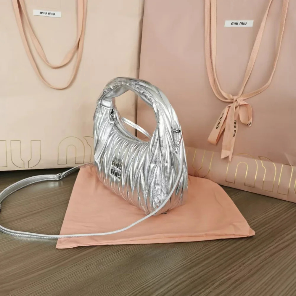 스몰 완더 마테라쎄 나파 가죽 호보백 실버 상세