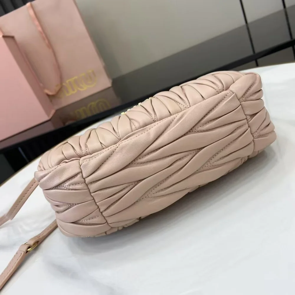 스몰 완더 마테라쎄 나파 가죽 호보백 파우더핑크 상세