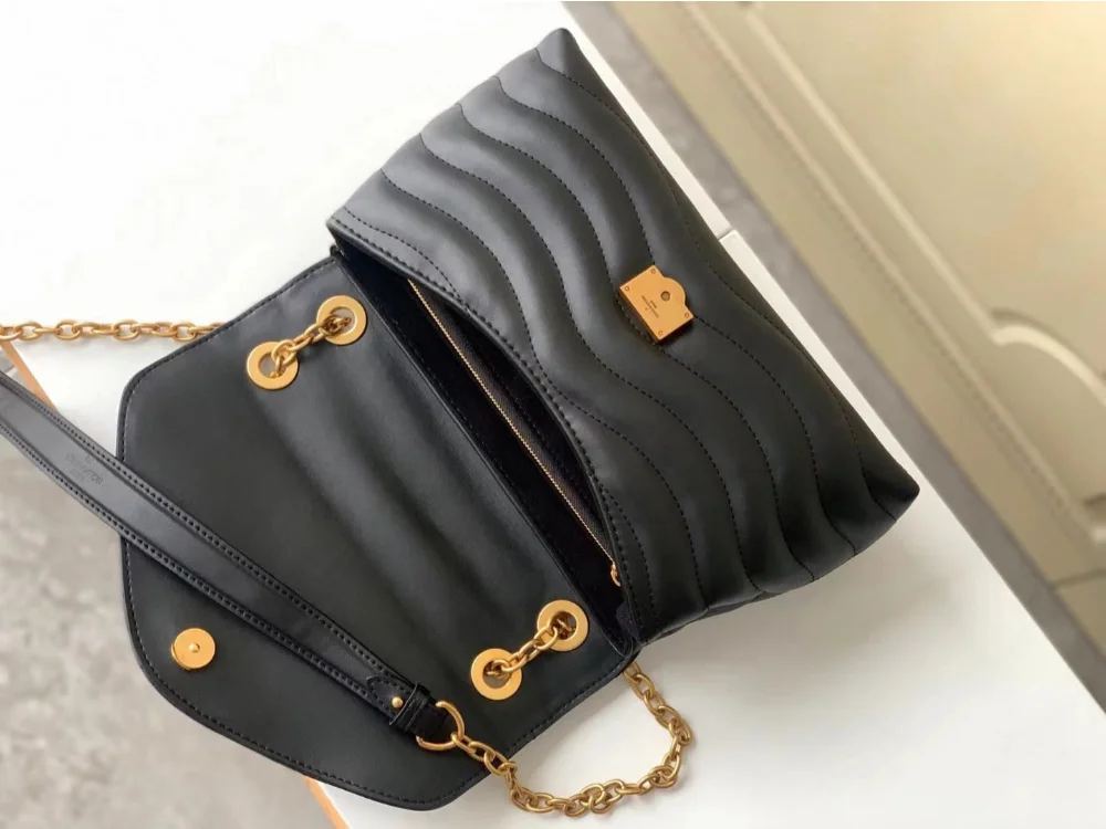 뉴 웨이브 체인백 MM (24 * 14 * 9cm) 상세