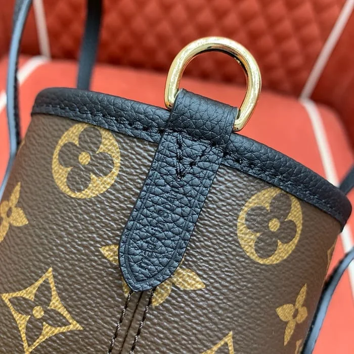 인사이드 아웃 반둘리에 BB 24cm x 14cm x 9cm 상세