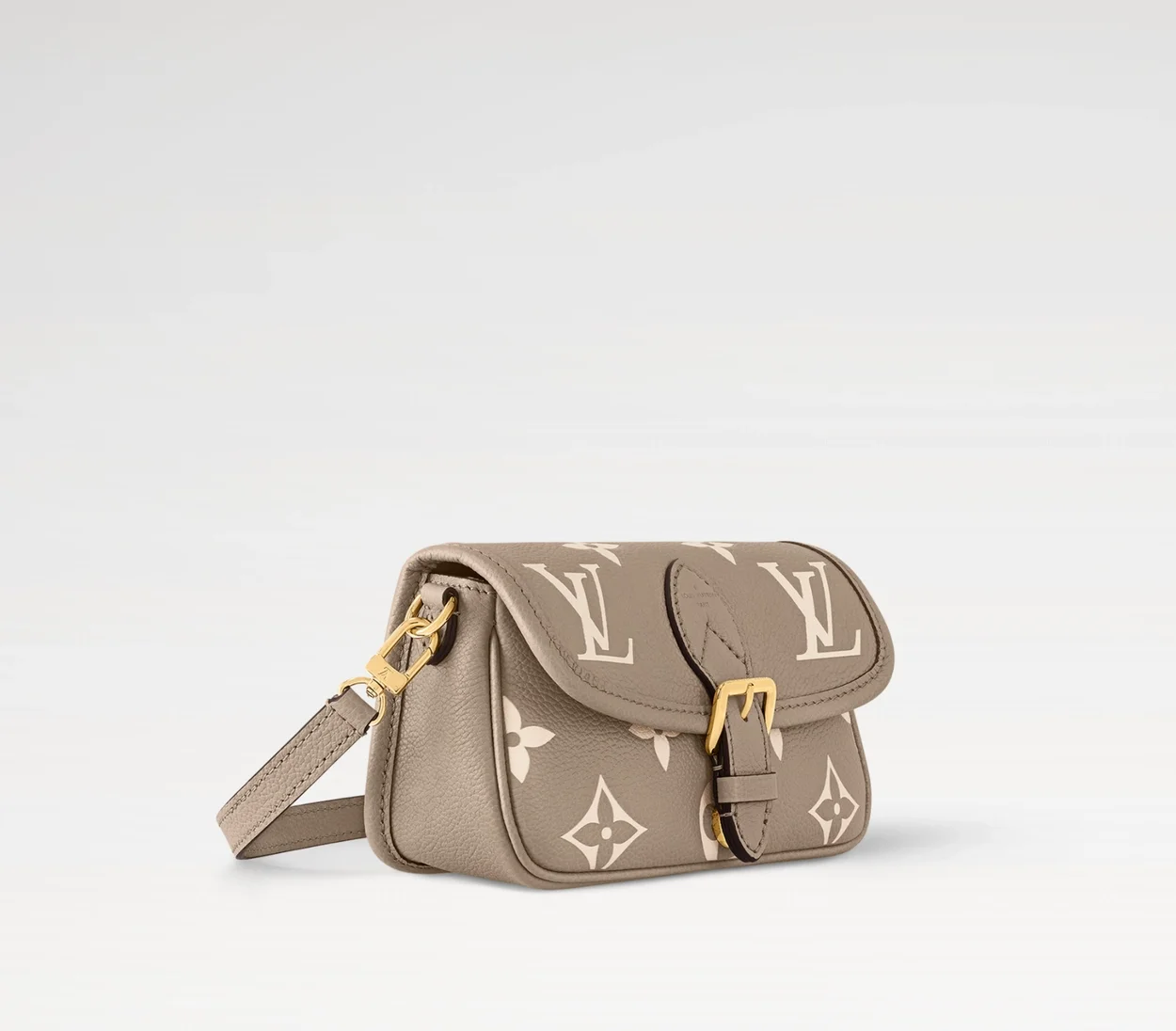 나노 다이앤 백 M83300 (10.5 * 6 * 19cm) 상세