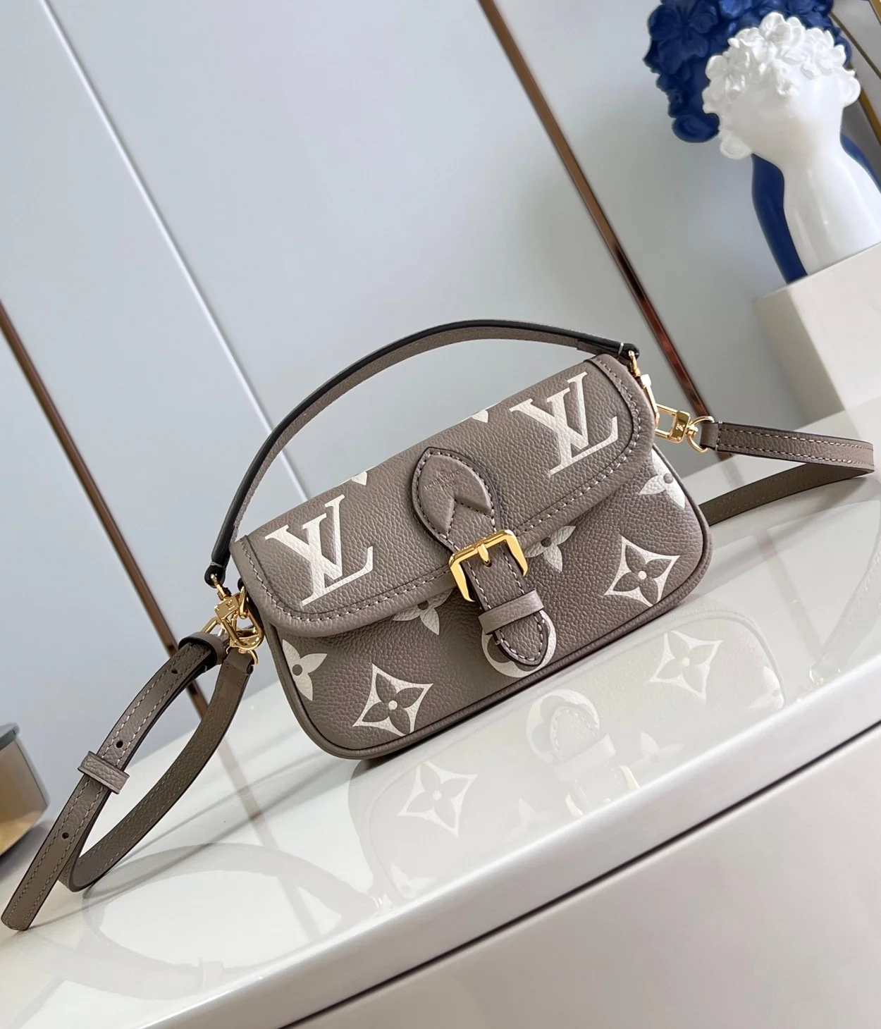 나노 다이앤 백 M83300 (10.5 * 6 * 19cm) 상세