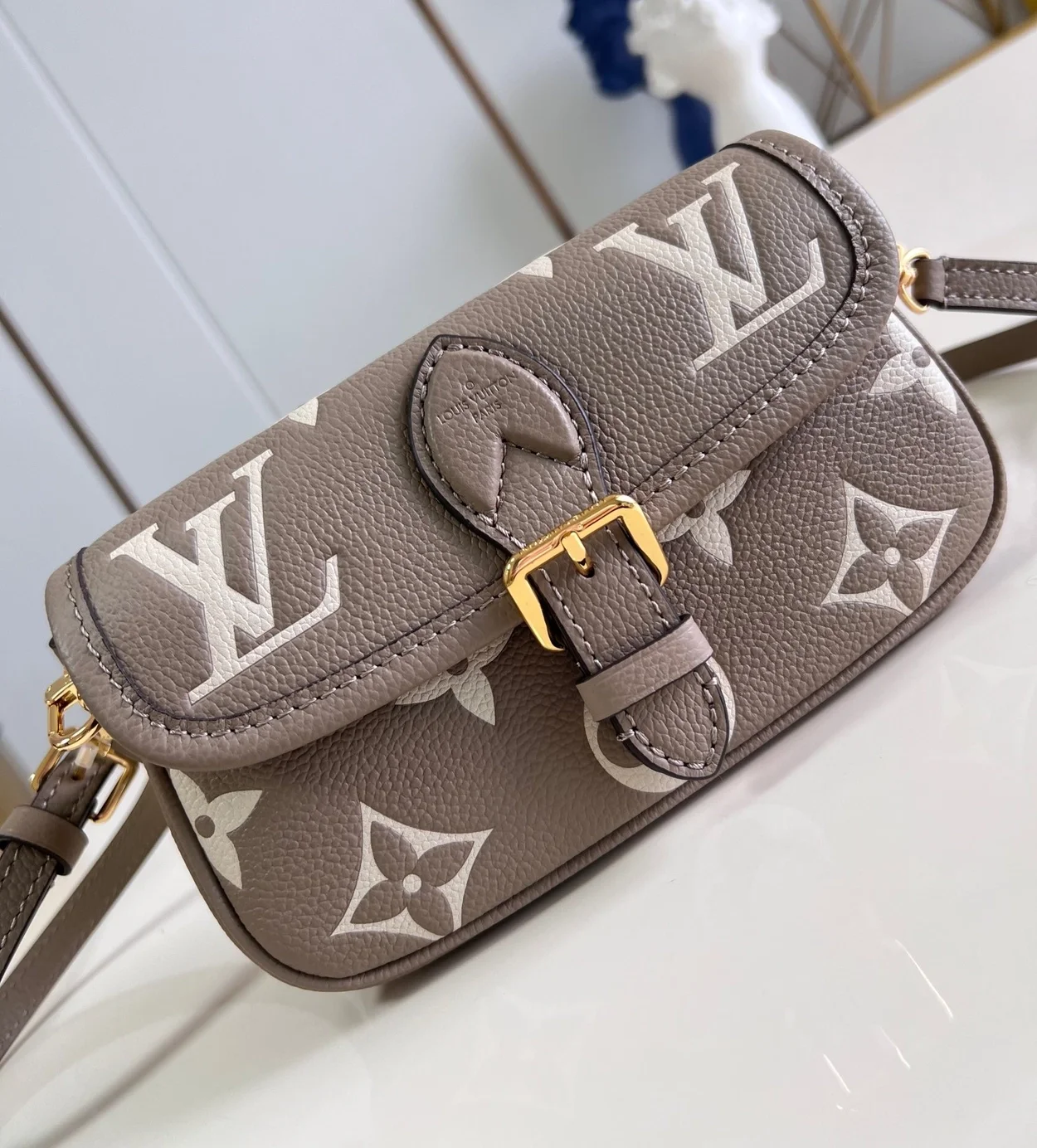 나노 다이앤 백 M83300 (10.5 * 6 * 19cm) 상세