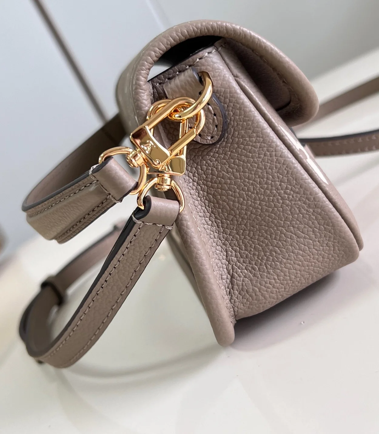 나노 다이앤 백 M83300 (10.5 * 6 * 19cm) 상세