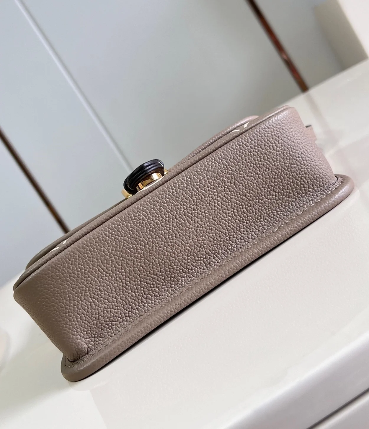 나노 다이앤 백 M83300 (10.5 * 6 * 19cm) 상세