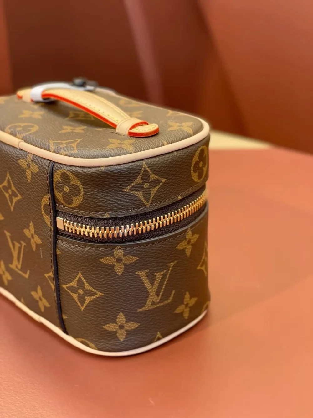 베니티 니스 나노 14 x 10.2 x 8.5 cm 상세