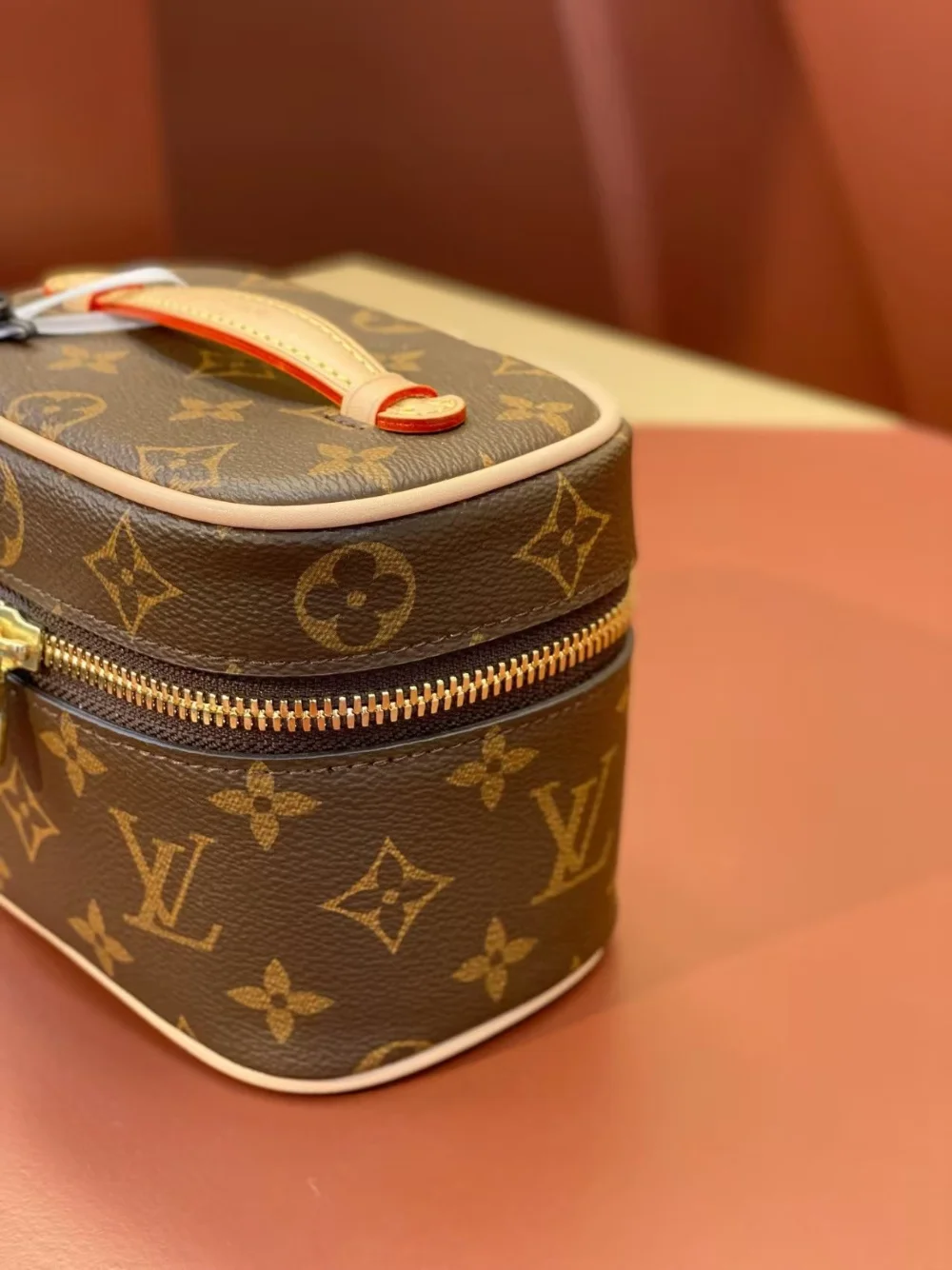 베니티 니스 나노 14 x 10.2 x 8.5 cm 상세