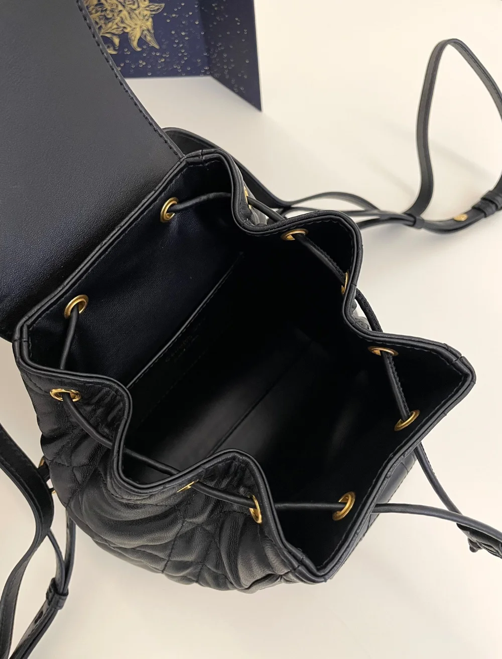 카로 백팩 스몰 블랙 (19.5cm X 18.5cm X 8.5cm) 상세