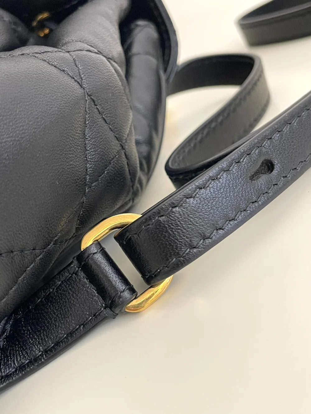 카로 백팩 스몰 블랙 (19.5cm X 18.5cm X 8.5cm) 상세