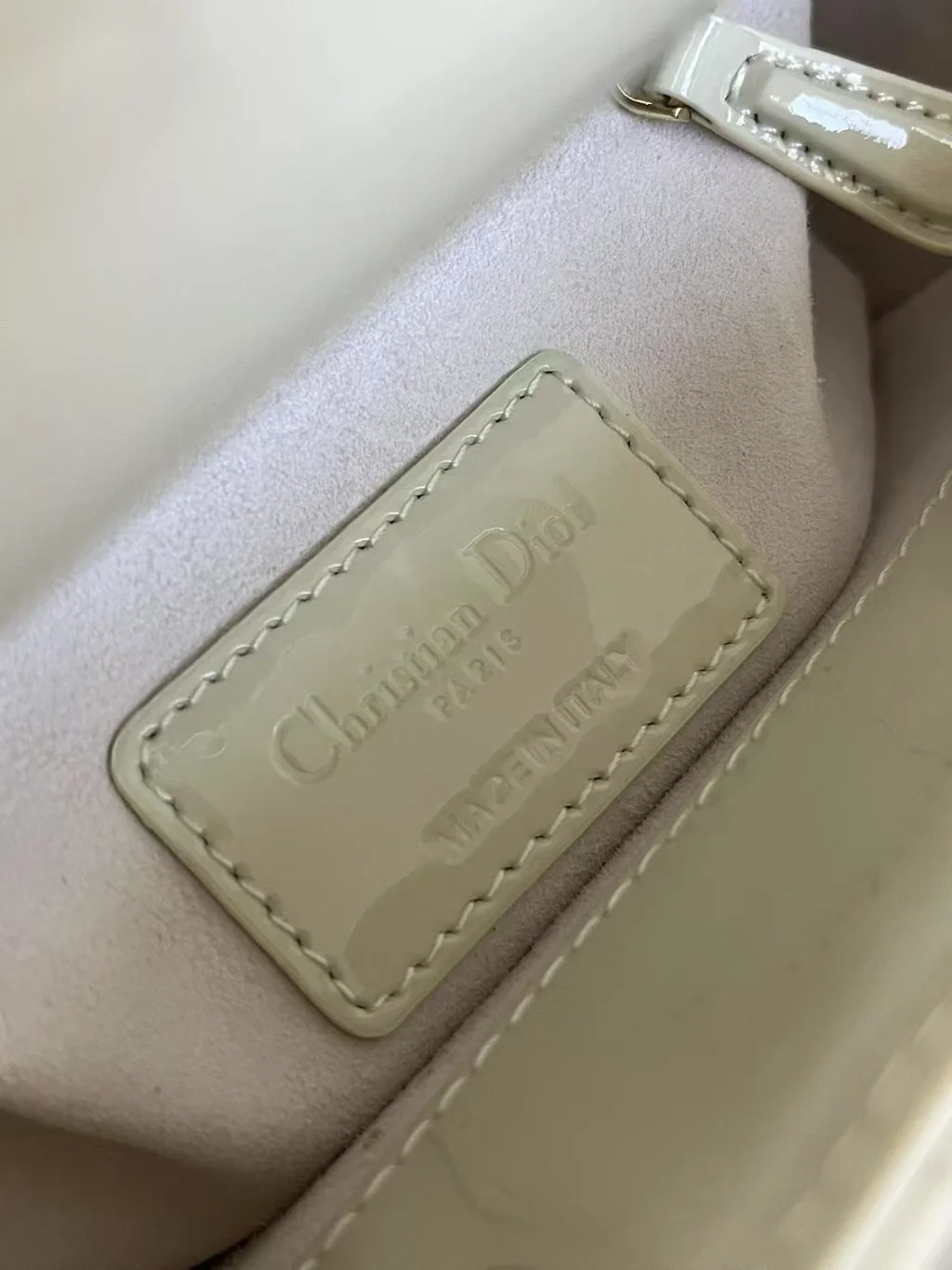 레이디백 유광 미니 화이트 상세