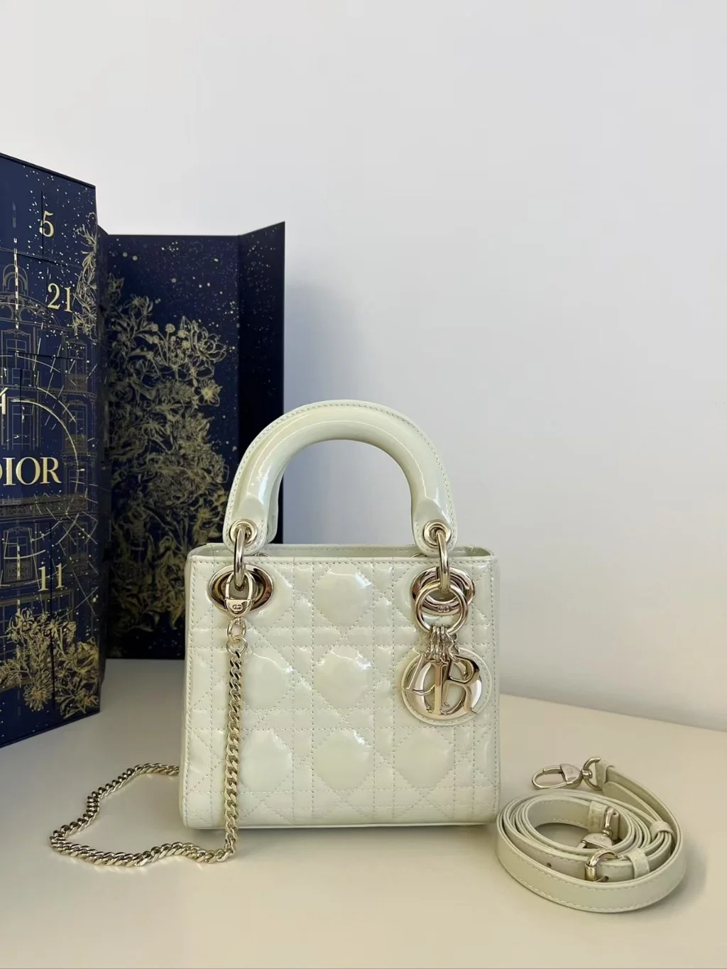 레이디백 유광 미니 화이트 상세