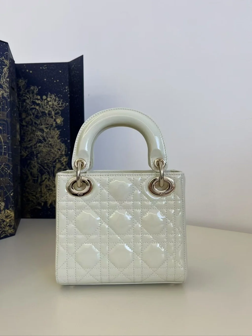 레이디백 유광 미니 화이트 상세