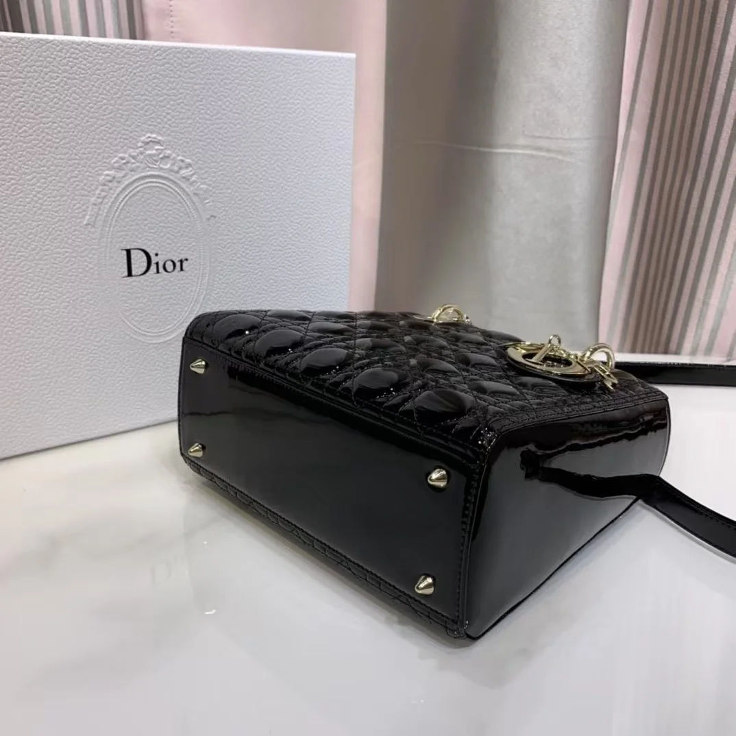 레이디백 유광 미디움 블랙 상세