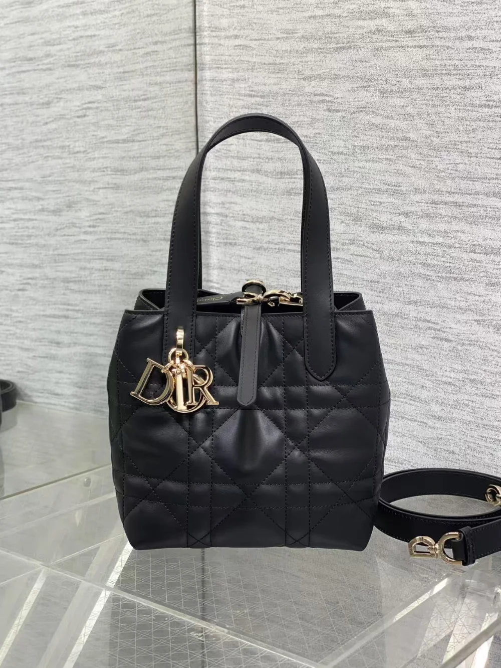 뚜주흐 백 스몰 블랙 상세