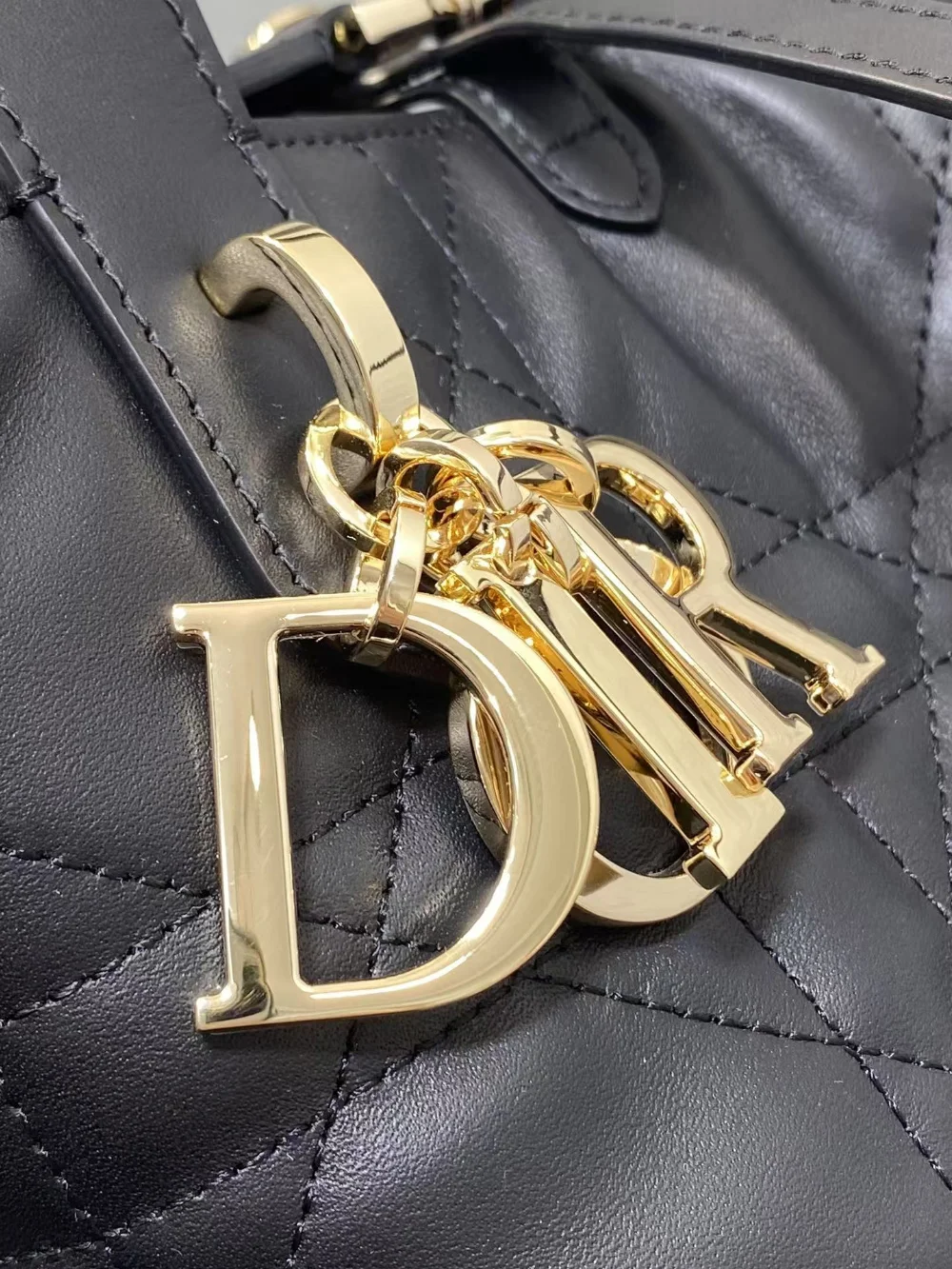 뚜주흐 백 스몰 블랙 상세