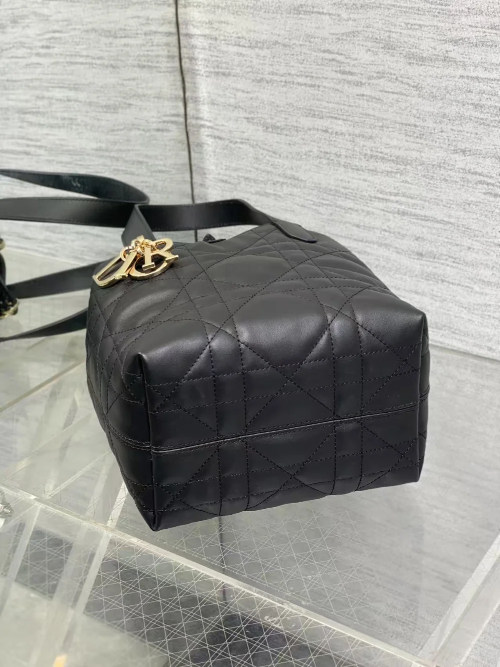 뚜주흐 백 스몰 블랙 상세