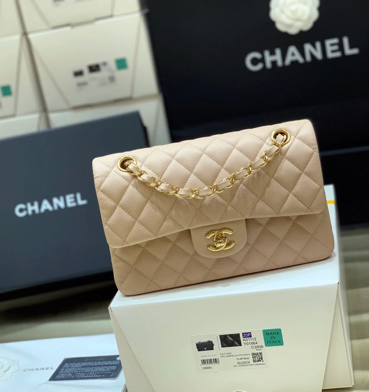 클래식 스몰 카프스킨 베이지 골드 상세