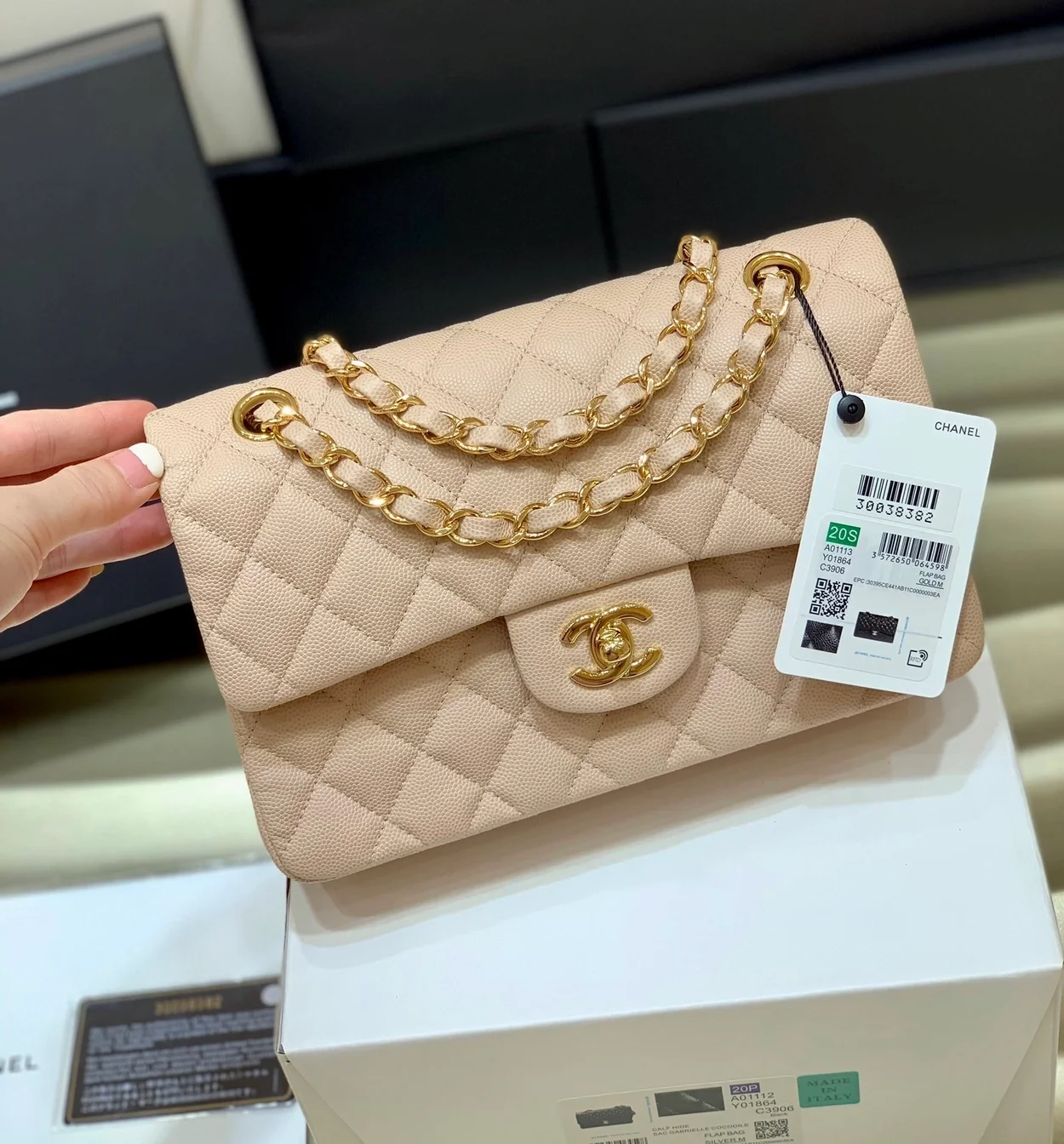 클래식 스몰 카프스킨 베이지 골드 상세