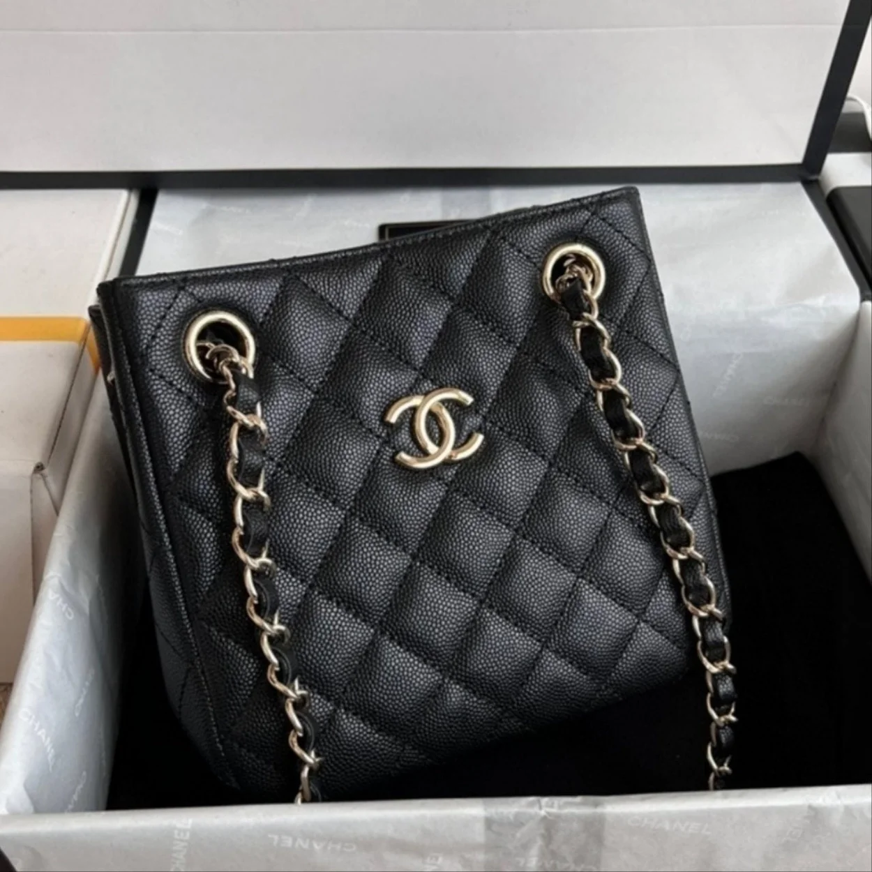 턴 락 버킷 미니백 상세