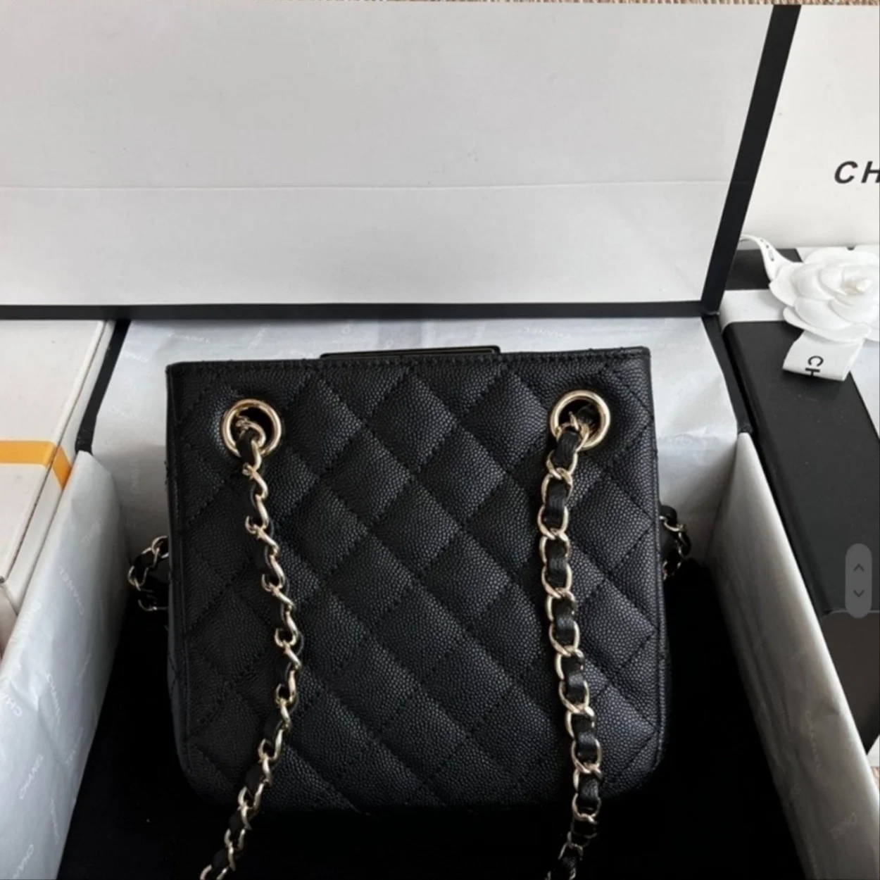 턴 락 버킷 미니백 상세