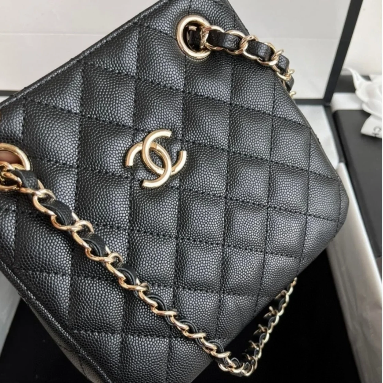 턴 락 버킷 미니백 상세