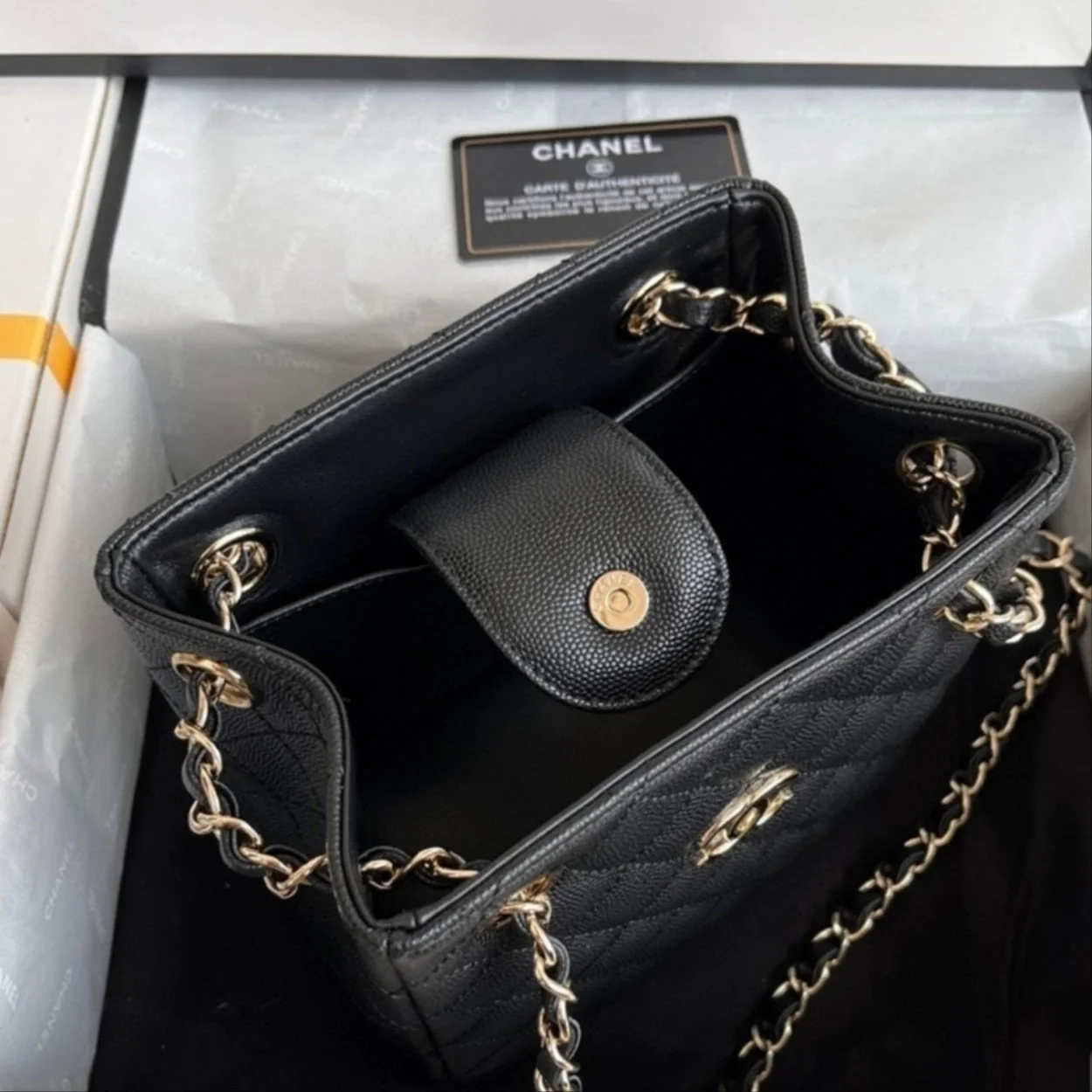 턴 락 버킷 미니백 상세