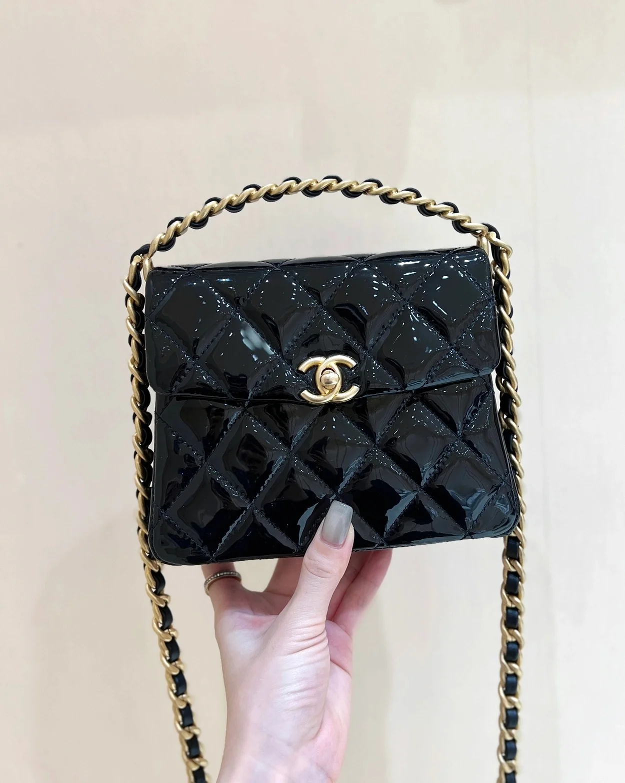 미니 탑 핸들 플랩백 상세