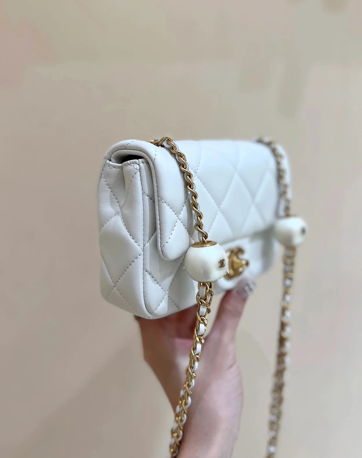 미니 플랩백 화이트 & 골드메탈 상세