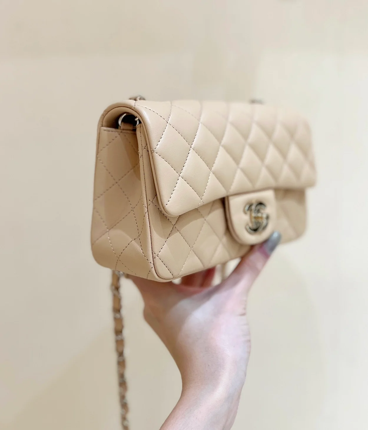 미니 플랩백 베이지 & 골드메탈 상세