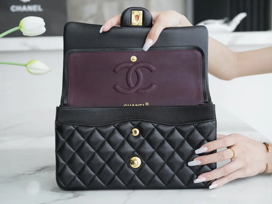 클래식 미디움 램스킨 블랙 골드  25.5cm x 15.5cm x 6.5cm 상세