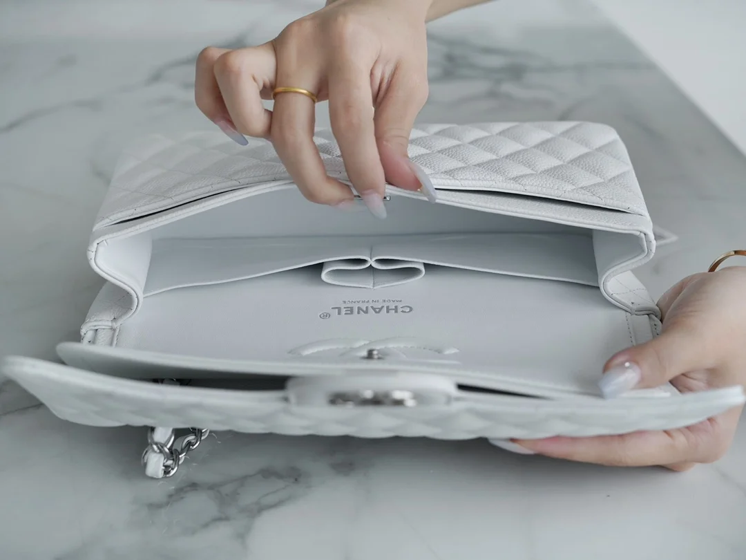 클래식 미디움 화이트 실버 상세