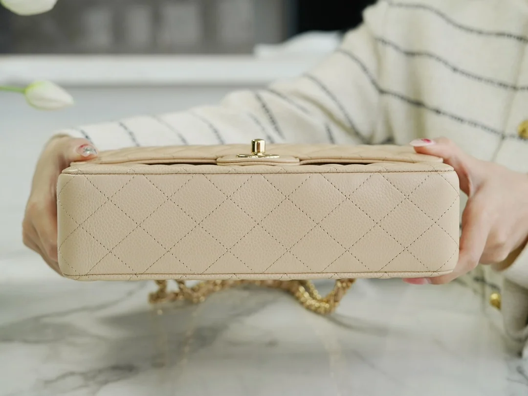 클래식 미디움 카프스킨 베이지 골드 상세