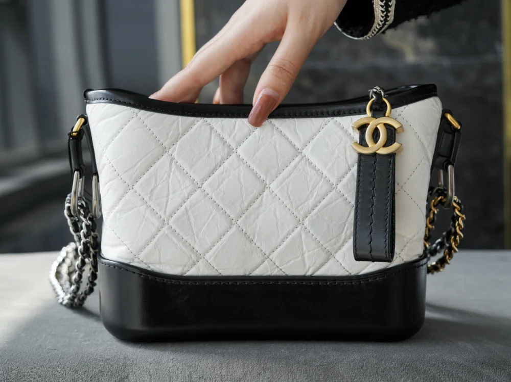 가브리엘 호보백 스몰 빈티지 금장 화이트 상세