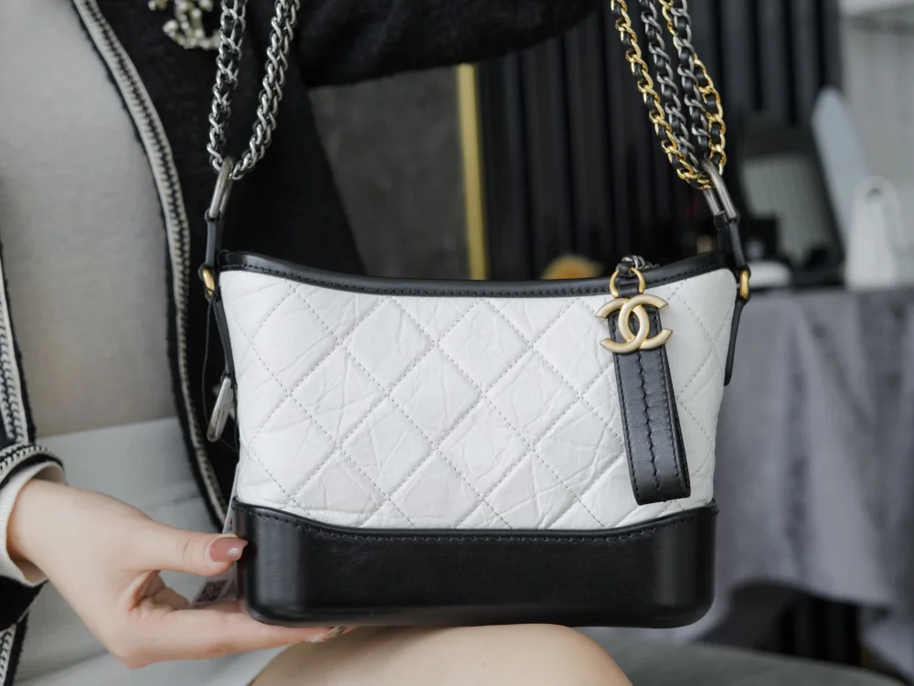 가브리엘 호보백 스몰 빈티지 금장 화이트 상세