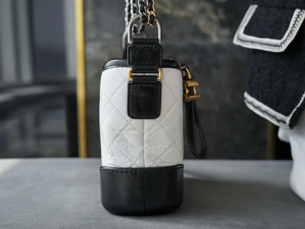 가브리엘 호보백 스몰 빈티지 금장 화이트 상세