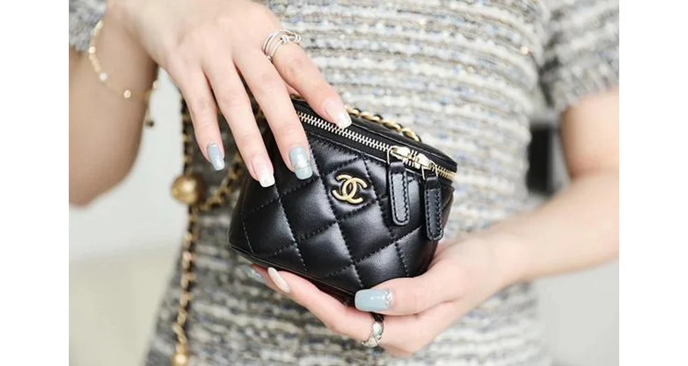 클래식 골드볼 베니티 백 상세