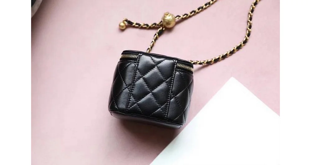 클래식 골드볼 베니티 백 상세